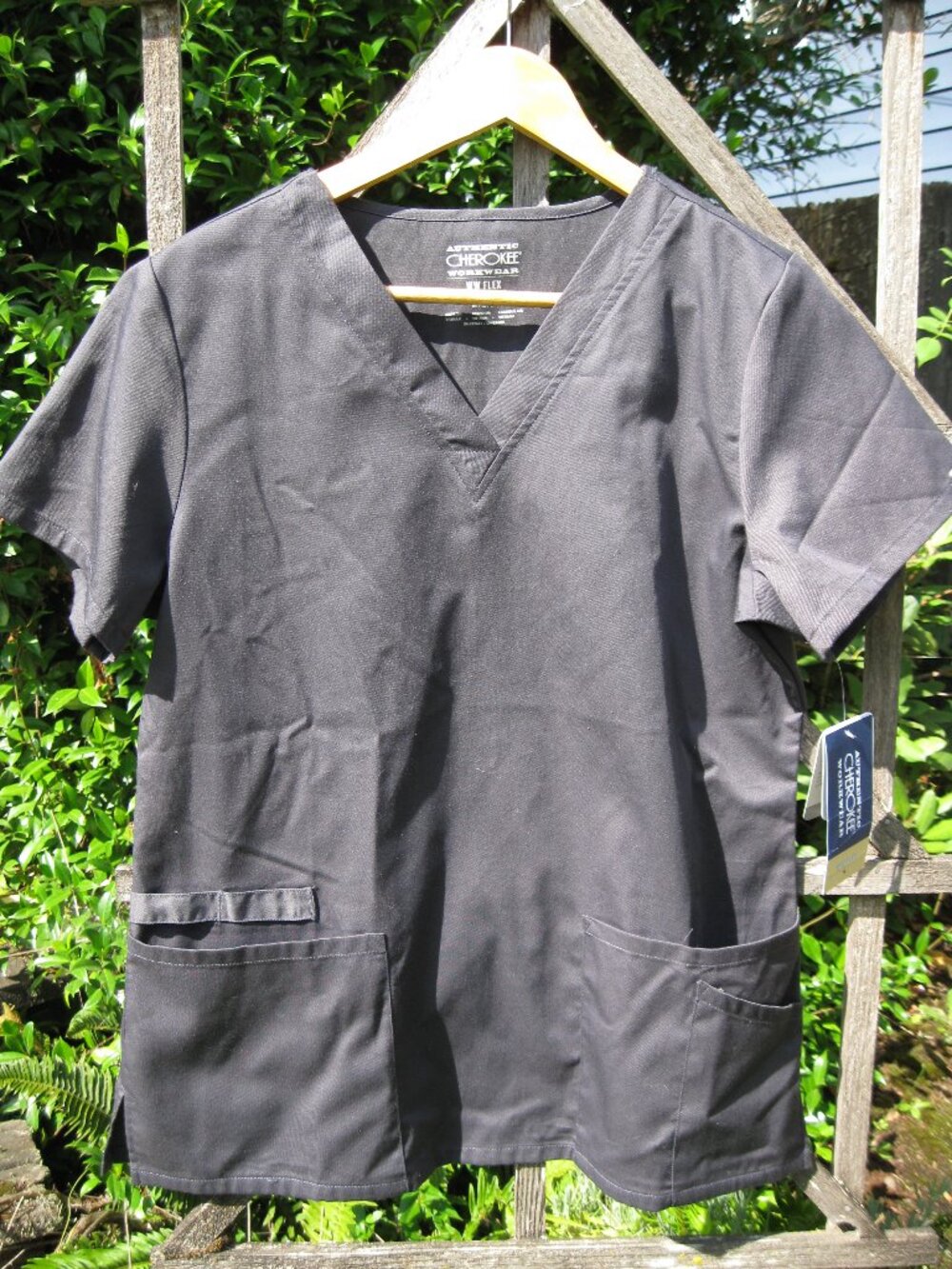 NWT Cherokee WW Flex Scrub Top Grey Size Medium
